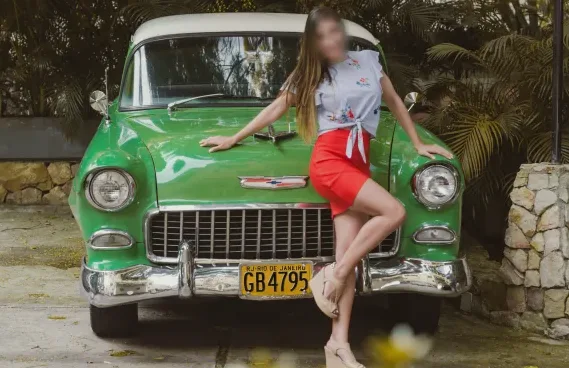 Nora, 32